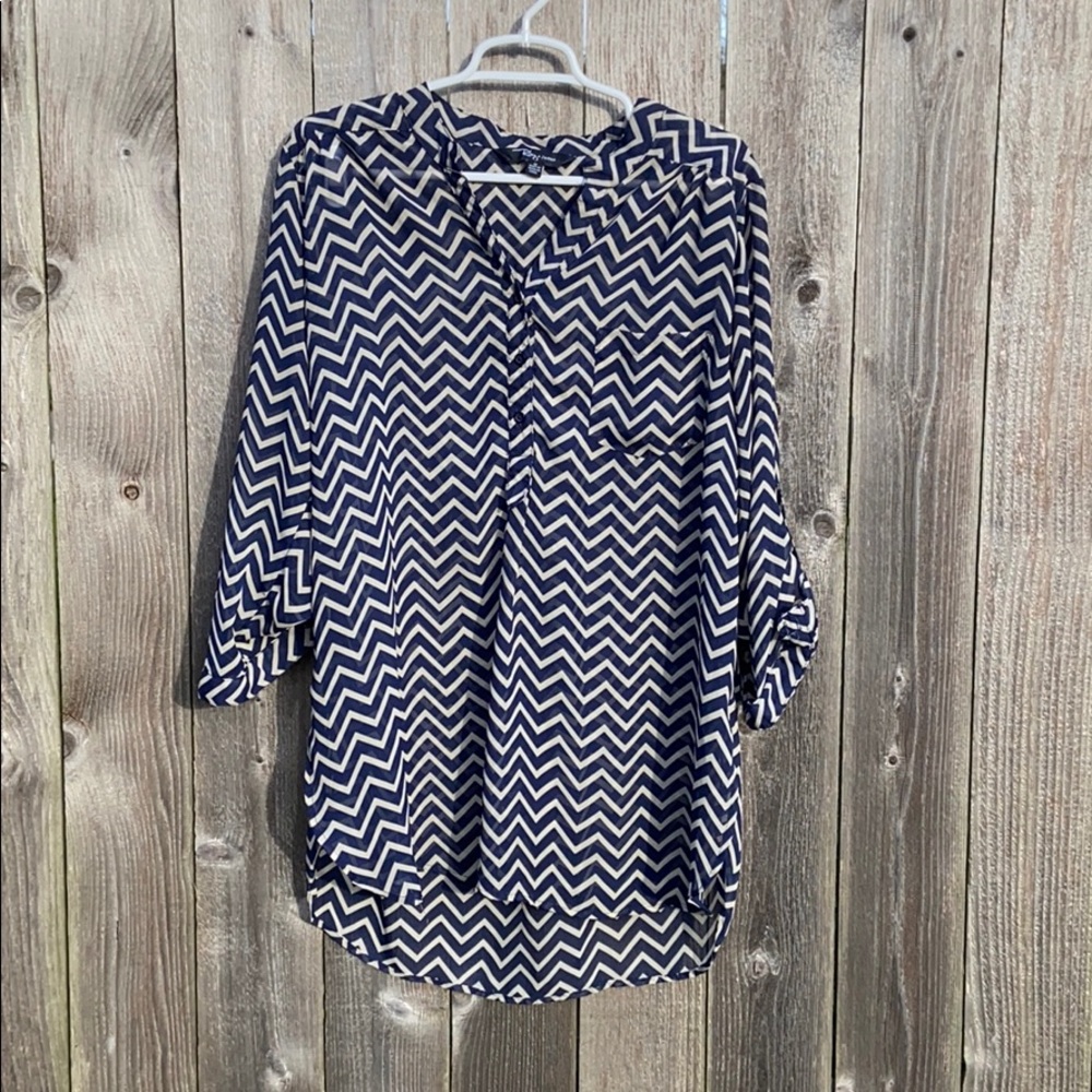 Cute sheer chevron pattern 3/4 sleeve top size 1x